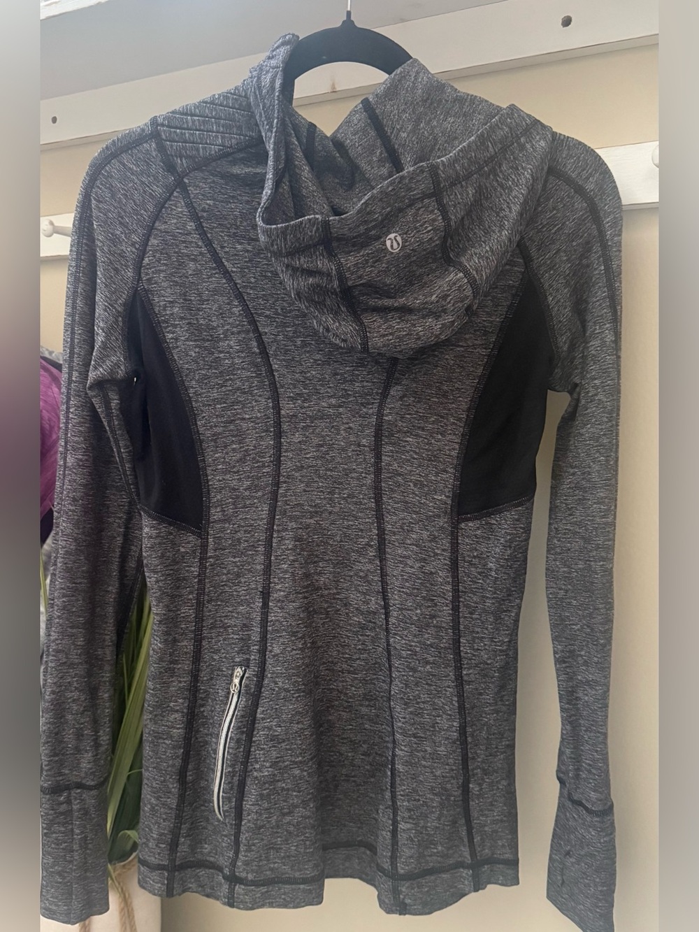 Lululemon Black Gray Hoodie Pullover Long Sleeve Shirt 6 Vintage Retail $108 EUC